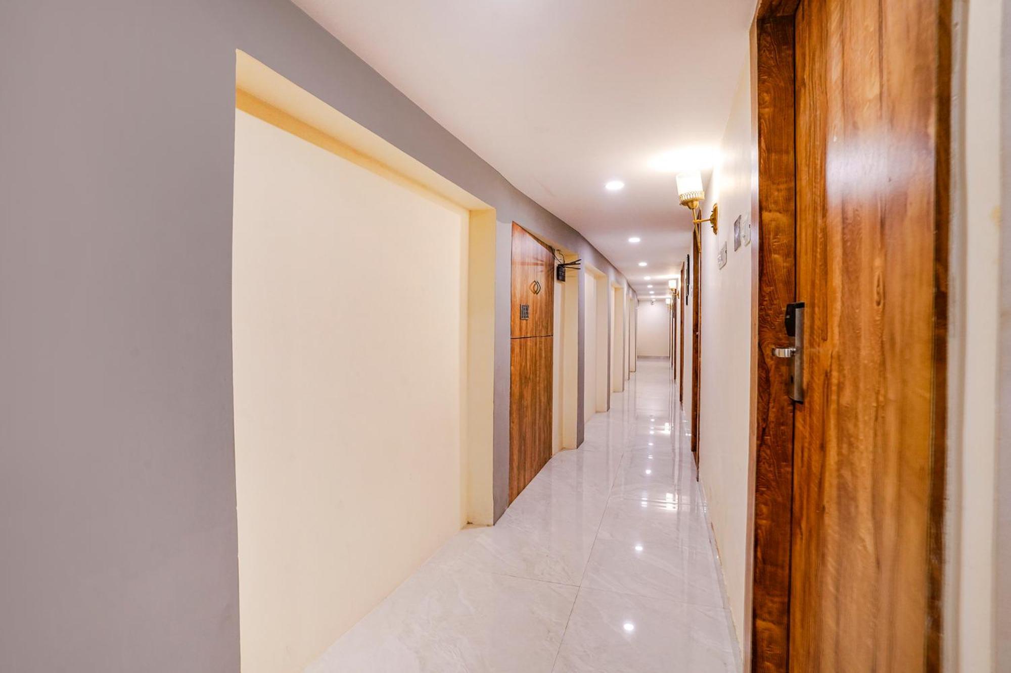 Fabhotel Grand Prime Nr Nesco Hotel ムンバイ エクステリア 写真