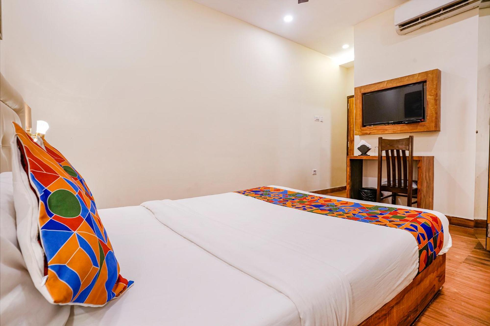 Fabhotel Grand Prime Nr Nesco Hotel ムンバイ エクステリア 写真